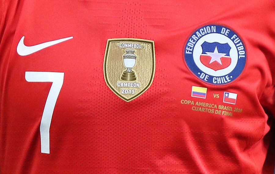 La camiseta de selección chilena podrá tener tapado el logo en el frente a Bolivia - GolMaster