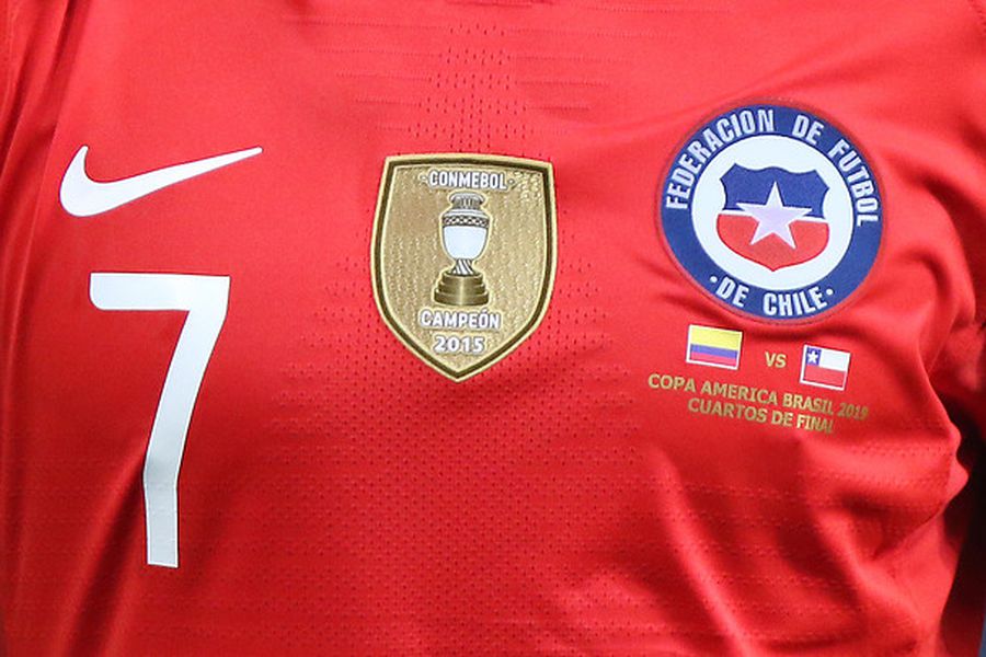 preparar Fundación Cantidad de dinero La camiseta de la selección chilena podrá tener tapado el logo Nike en el  duelo frente a Bolivia - GolMaster