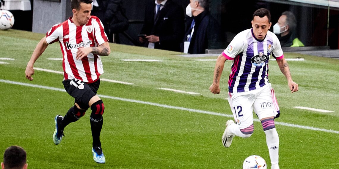 April 28, 2021, BILBAO, BIZKAIA, SPAIN: Alex Berenguer of Athletic Club and Fabian Orellana during the spanish league, LaLiga, football match played between Athletic Club v Real Valladolid at San Mames Stadium on April 28, 2021 in Bilbao, Spain. BILBAO SPAIN - ZUMAa181 20210428_zaa_a181_145 Copyright: xRicardoxLarreinax