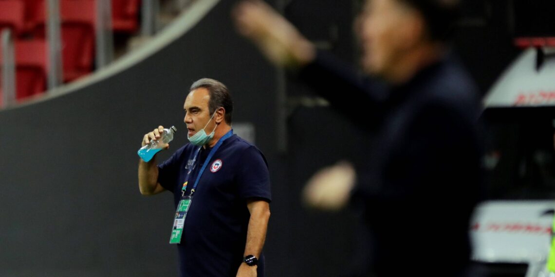 Chile s coach Martin Lasarte reacts today, during a match for Group A of the Copa America at the Mane Garrincha Stadium in Brasilia, Brazil, 24 June 2021. Chile - Paraguay ACHTUNG: NUR REDAKTIONELLE NUTZUNG PUBLICATIONxINxGERxSUIxAUTxONLY Copyright: xJoedsonxAlvesx AME8388 20210625-6554d78492918f21517ba4393933bfd5034445fe