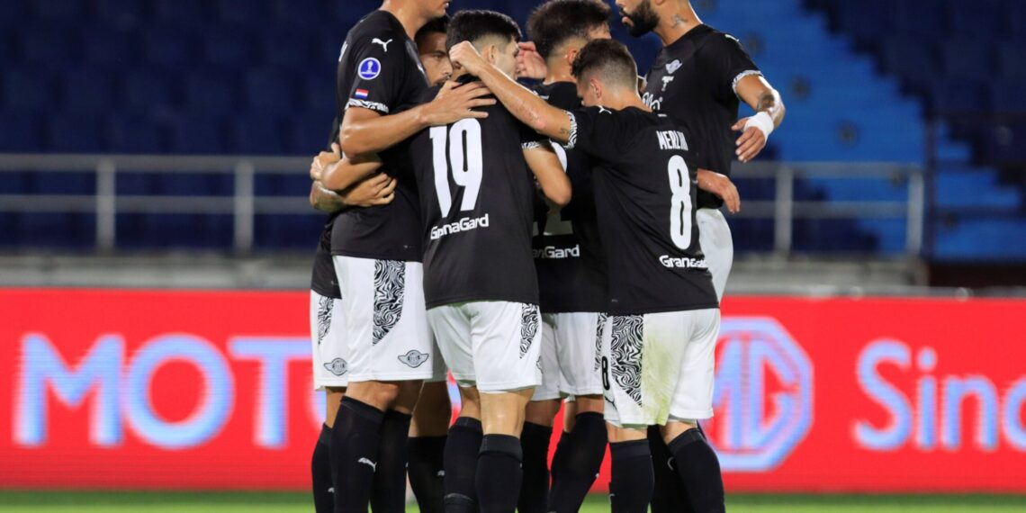 Libertad s players celebrate after scoring against Junior, during a match for the round of 16 of the Copa Sudamericana at the Metropolitano Stadium in Barranquilla, Colombia, 14 July 2021. Junior - Libertad ACHTUNG: NUR REDAKTIONELLE NUTZUNG PUBLICATIONxINxGERxSUIxAUTxONLY Copyright: xRICARDOxMALDONADOxROZOx AMDEP7204 20210715-ae7777648324e95569ff6659214171ffcabfbd5c