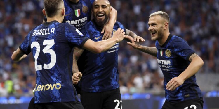 FC Internazionale v Genoa CFC - Serie A Arturo Vidal of FC Internazionale celebrates his goal with his team-mates during the Serie A match between FC Internazionale v Genoa CFC at Stadio Giuseppe Meazza on August 21, 2021 in Milan, Italy. Milan Milan Italy cottini-fcintern210821_npL65 PUBLICATIONxNOTxINxFRA Copyright: xGiuseppexCottinix