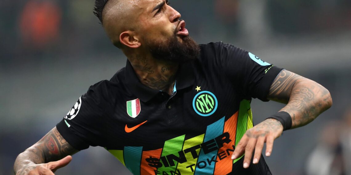 MILAN, ITALY - OCTOBER 19: Arturo Vidal of FC Internazionale celebrates after scoring their side's second goal during the UEFA Champions League group D match between FC Internazionale and FC Sheriff at Giuseppe Meazza Stadium on October 19, 2021 in Milan, Italy. (Photo by Marco Luzzani/Getty Images)