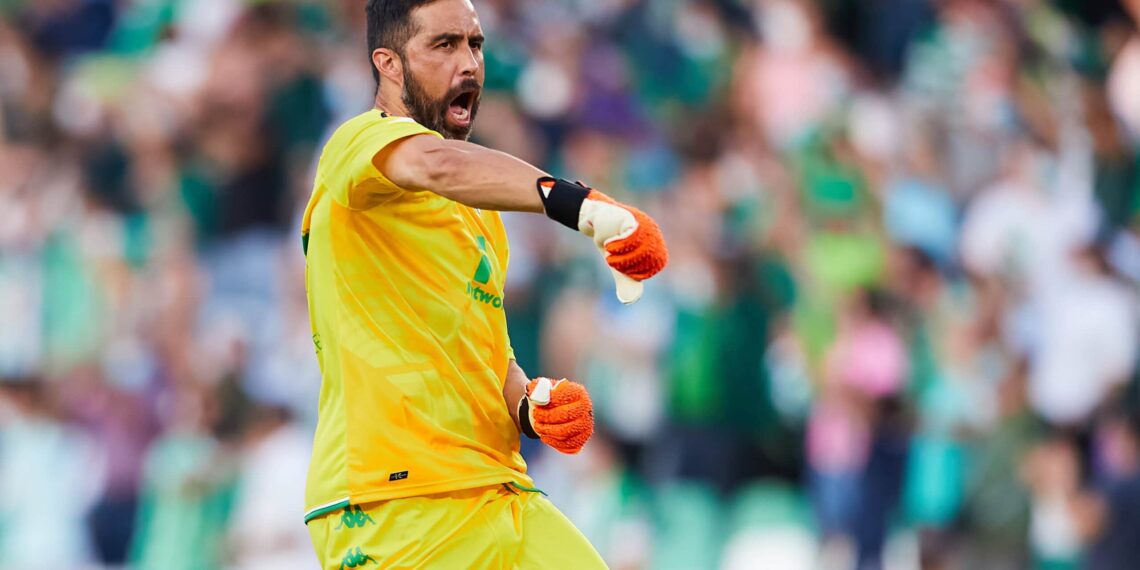 SEVILLE, SPAIN - SEPTEMBER 16: Claudio Bravo of Real Betis celebrates during the UEFA Europa League group G match between Real Betis and Celtic FC at Estadio Benito Villamarin on September 16, 2021 in Seville, Spain. (Photo by Fran Santiago/Getty Images)