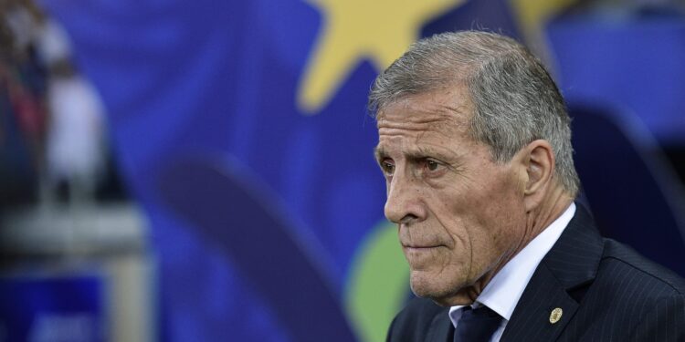 BELO HORIZONTE, BRAZIL - JUNE 16: Oscar Tabarez coach of Uruguay looks on during the Copa America Brazil 2019 Group C match between Uruguay and Ecuador at Mineirao Stadium on June 16, 2019 in Belo Horizonte, Brazil. (Photo by Juliana Flister/Getty Images)