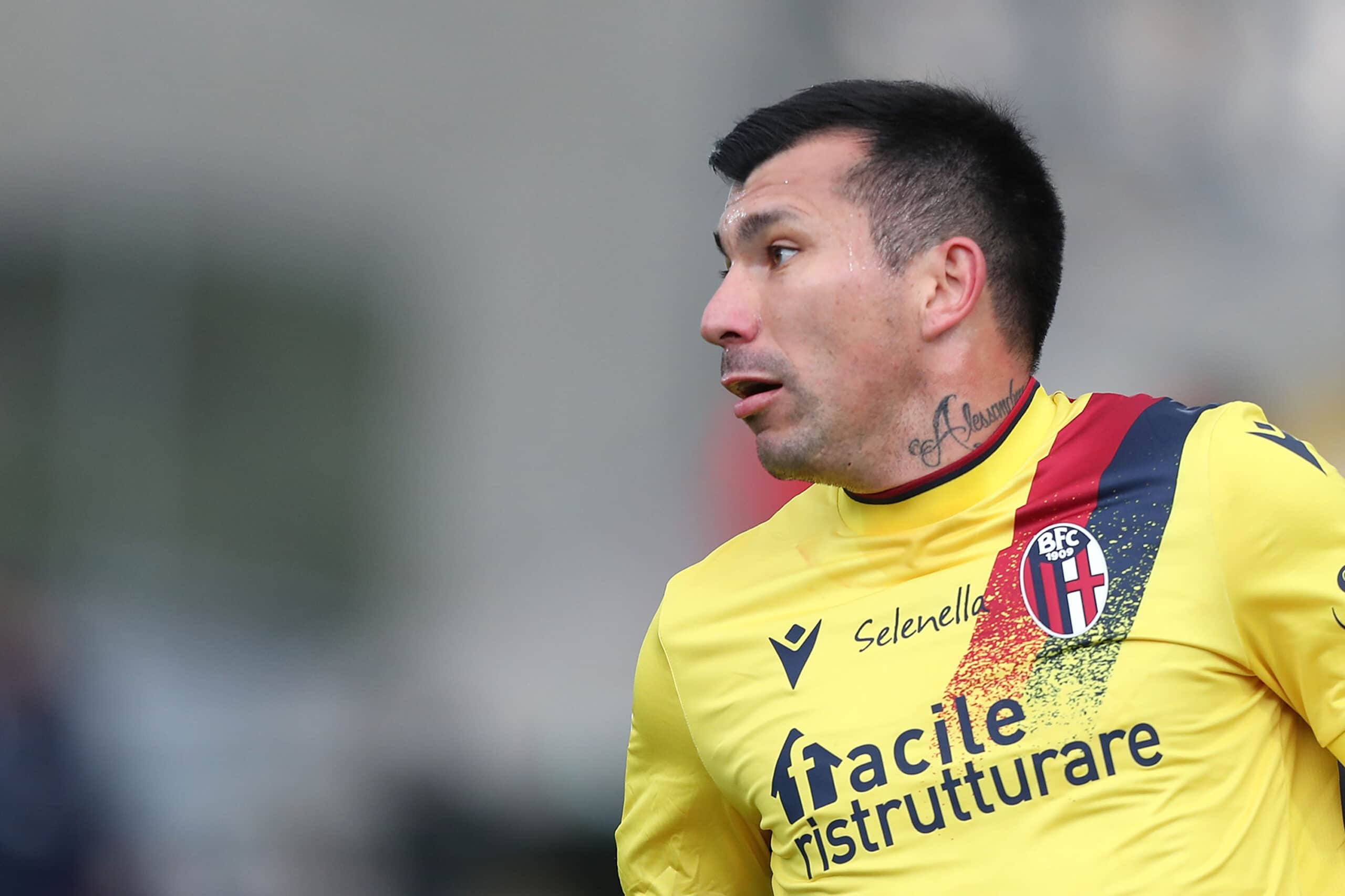 LA SPEZIA, ITALY - NOVEMBER 28: Soto Gary Alexis Medel of Bologna FC looks on during the Serie A match between Spezia Calcio and Bologna FC at Stadio Alberto Picco on November 28, 2021 in La Spezia, Italy. (Photo by Gabriele Maltinti/Getty Images)