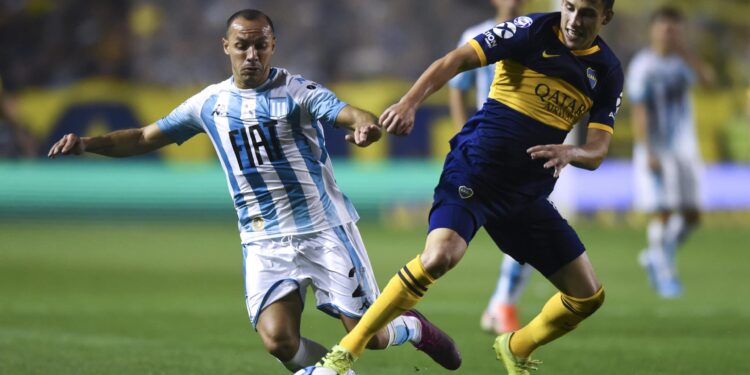 BUENOS AIRES, ARGENTINA - OCTOBER 18:  Nicolas Capaldo of Boca Juniors fights for the ball with Marcelo Diaz of Racing Club during a match between Boca Juniors and Racing Club as part of Superliga Argentina 2019/20 at Estadio Alberto J. Armando on October 19, 2019 in Buenos Aires, Argentina. (Photo by Marcelo Endelli/Getty Images)