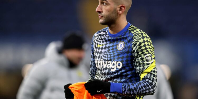 LONDON, ENGLAND - JANUARY 05: Hakim Ziyech of Chelsea warms up prior to the Carabao Cup Semi Final First Leg match between Chelsea and Tottenham Hotspur at Stamford Bridge on January 05, 2022 in London, England. (Photo by Alex Pantling/Getty Images)