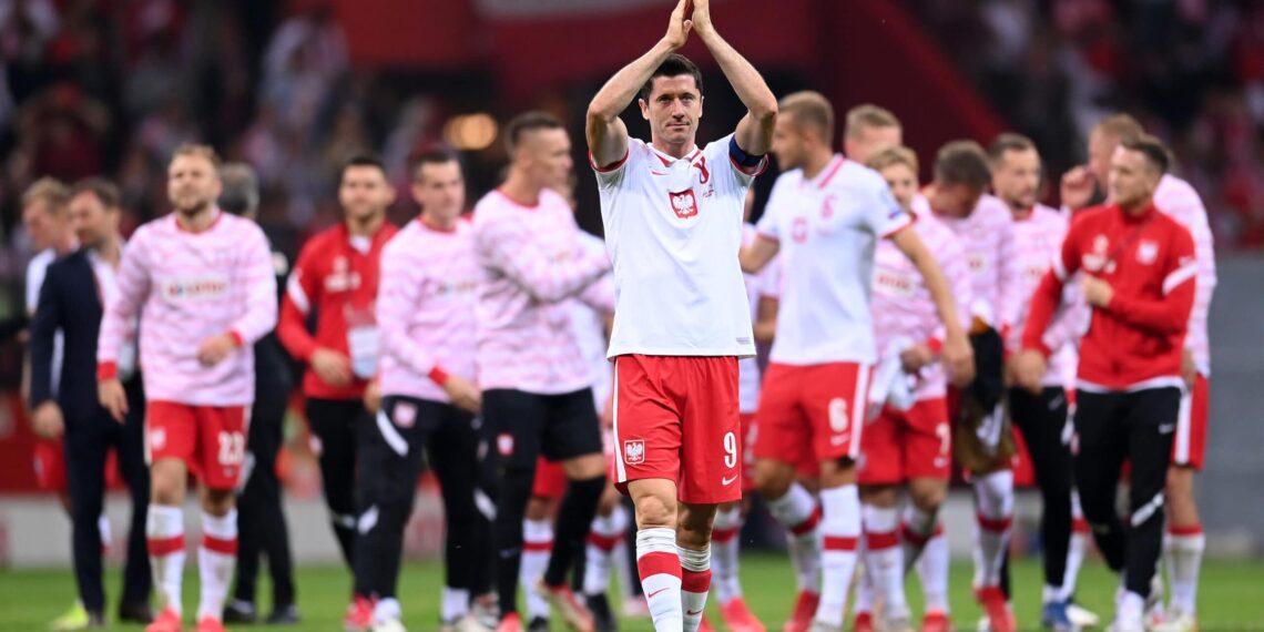 WARSAW, POLAND - SEPTEMBER 08:  Robert Lewandowski of Poland applauds the crowd the 2022 FIFA World Cup Qualifier match between Poland and England at Stadion Narodowy on September 08, 2021 in Warsaw, Poland. (Photo by Michael Regan/Getty Images)