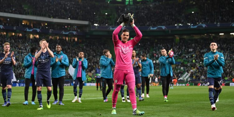 LISBON, PORTUGAL - FEBRUARY 15: Manchester City players applaud their fans at the end of the UEFA Champions League Round Of Sixteen Leg One match between Sporting CP and Manchester City at Estadio Jose Alvalade on February 15, 2022 in Lisbon, Portugal. (Photo by Mike Hewitt/Getty Images)