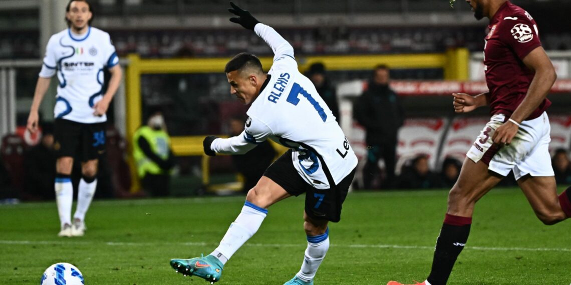 Inter Milan's Chilean forward Alexis Sanchez shootss to score an equalizer during the Italian Serie A football match between Torino and Inter Milan on March 13, 2022 at the Olympic stadium in Turin. (Photo by Marco BERTORELLO / AFP) (Photo by MARCO BERTORELLO/AFP via Getty Images)