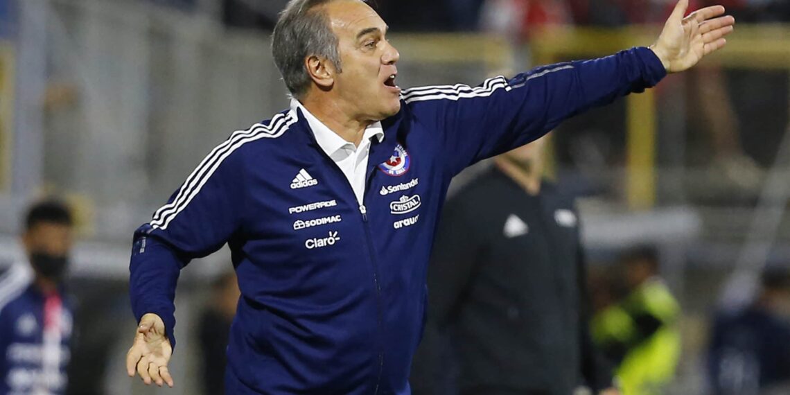 Chile's Uruguayan coach Martin Lasarte gestures during the South American qualification football match for the FIFA World Cup Qatar 2022 between Chile and Uruguay at the San Carlos de Apoquindo Stadium in Santiago on March 29, 2022. (Photo by Marcelo HERNANDEZ / POOL / AFP) (Photo by MARCELO HERNANDEZ/POOL/AFP via Getty Images)