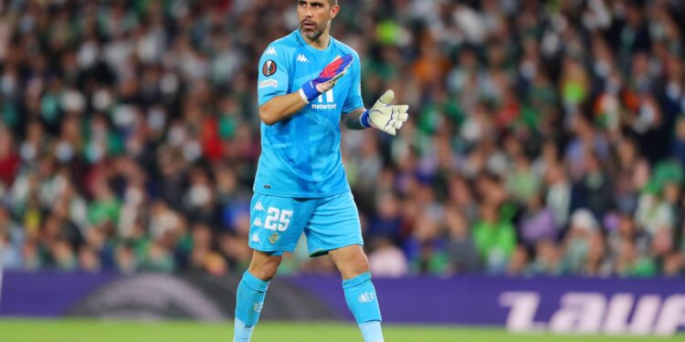 SEVILLE, SPAIN - MARCH 09: Claudio Bravo of Real Betis reacts during the UEFA Europa League Round of 16 Leg One match between Real Betis and Eintracht Frankfurt at Estadio Benito Villamarin on March 09, 2022 in Seville, Spain. (Photo by Fran Santiago/Getty Images)