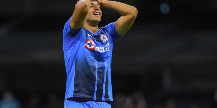 MEXICO CITY, MEXICO - FEBRUARY 24: Iván Morales of Cruz Azul gestures during the round of 16 2nd leg match between Cruz Azul and Forge FC as part of the Concacaf Champions League 2022 at Azteca Stadium on February 24, 2022 in Mexico City, Mexico. (Photo by Manuel Velasquez/Getty Images)