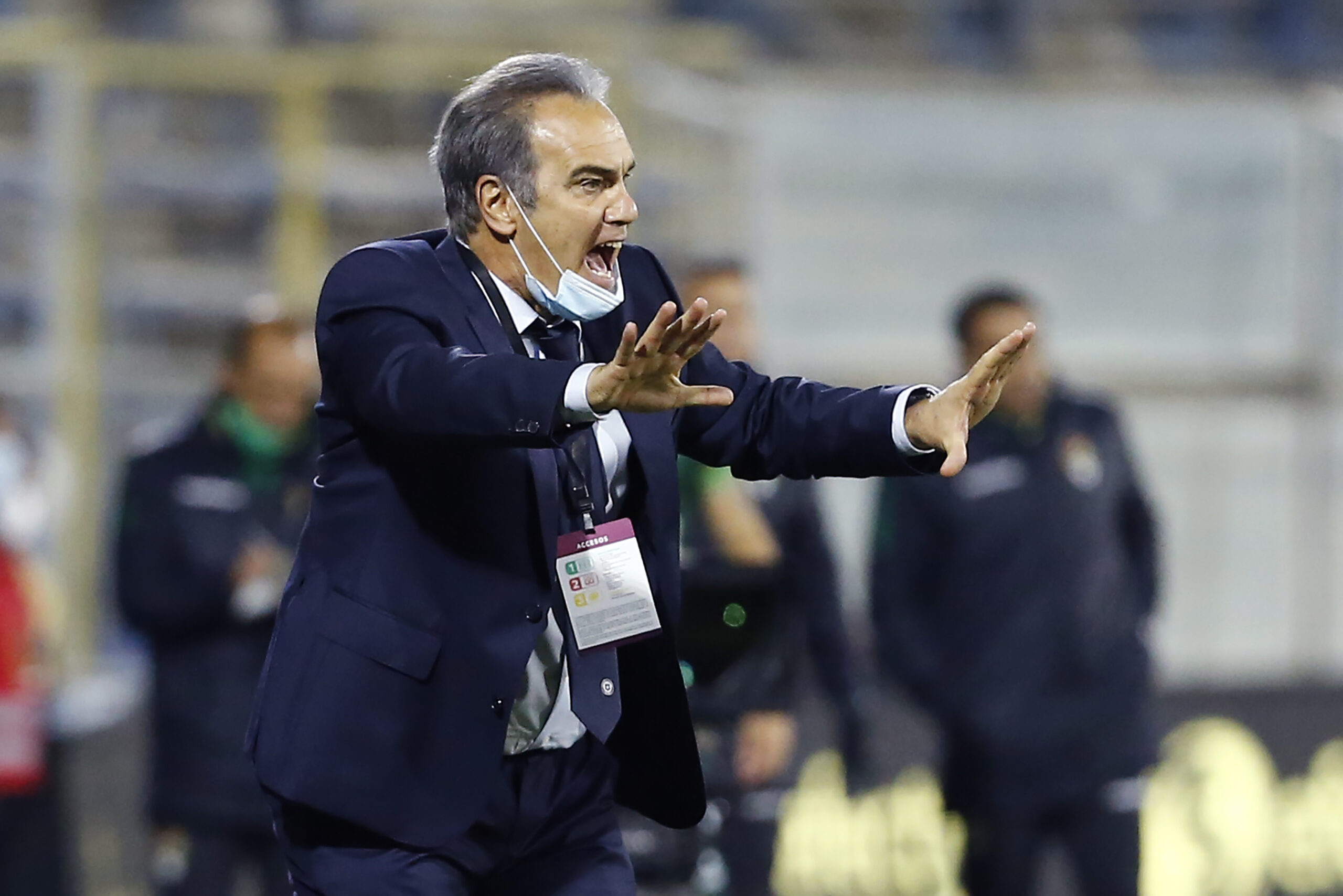 SANTIAGO, CHILE - JUNE 08: Martín Lasarte head coach of Chile during a match between Chile and Bolivia as part of South American Qualifiers for Qatar 2022 at Estadio San Carlos de Apoquindo on June 08, 2021 in Santiago, Chile. (Photo by Marcelo Hernandez/Getty Images)
