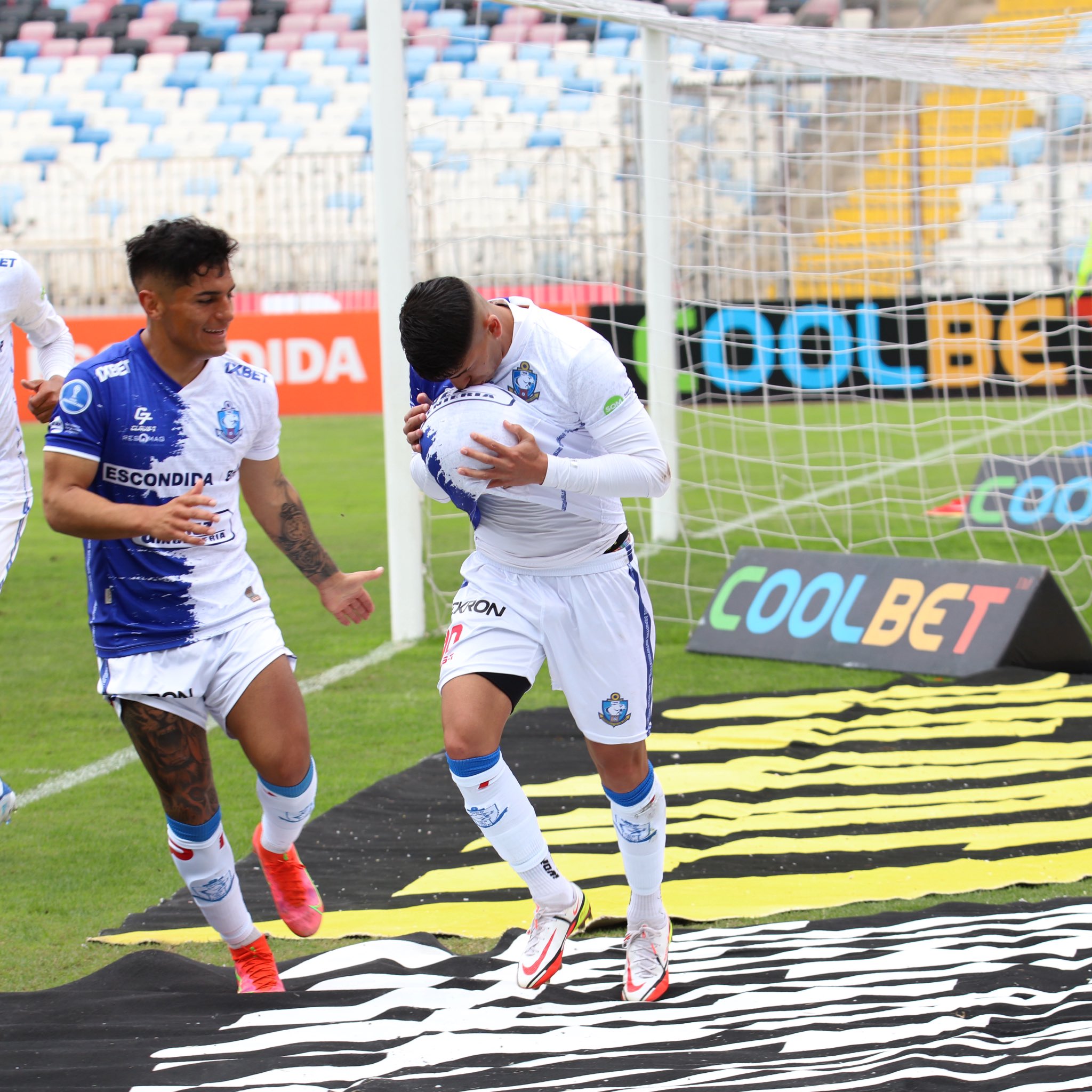 Deportes Antofagasta derrota a Coquimbo Unido por 2 goles a 1.