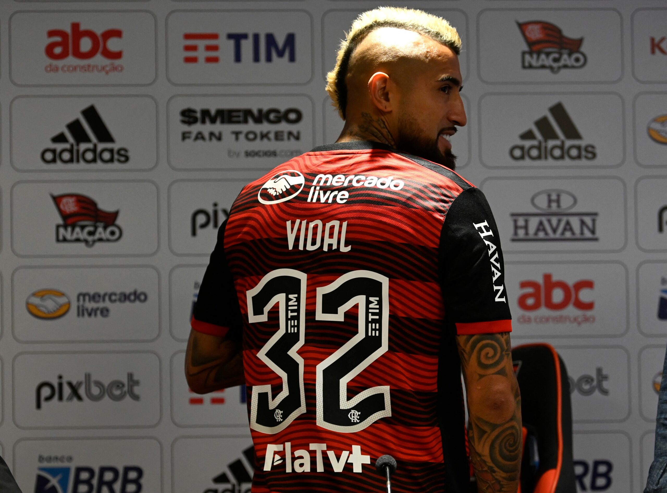 Chile's footballer Arturo Vidal is seen during his presentation as new player of Brazilian team Flamengo at the Ninho do Urubu training center in Rio de Janeiro, Brazil, on July 18, 2022. (Photo by MAURO PIMENTEL / AFP) (Photo by MAURO PIMENTEL/AFP via Getty Images)